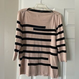 The limited crewneck top. Sz L. EUC